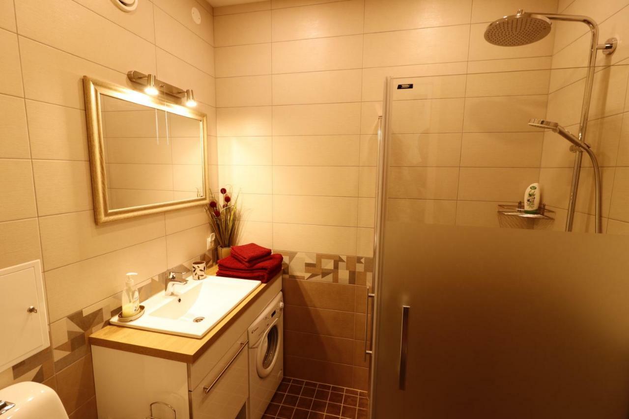 Akord Apartment Centrum With Free Parking Parnu Bagian luar foto